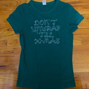 ✨RARE✨ Hollister Don't Unwrap Til Christmas Tee Shirt